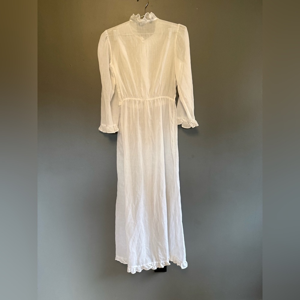 Elegant White Long Sleeve Dress
